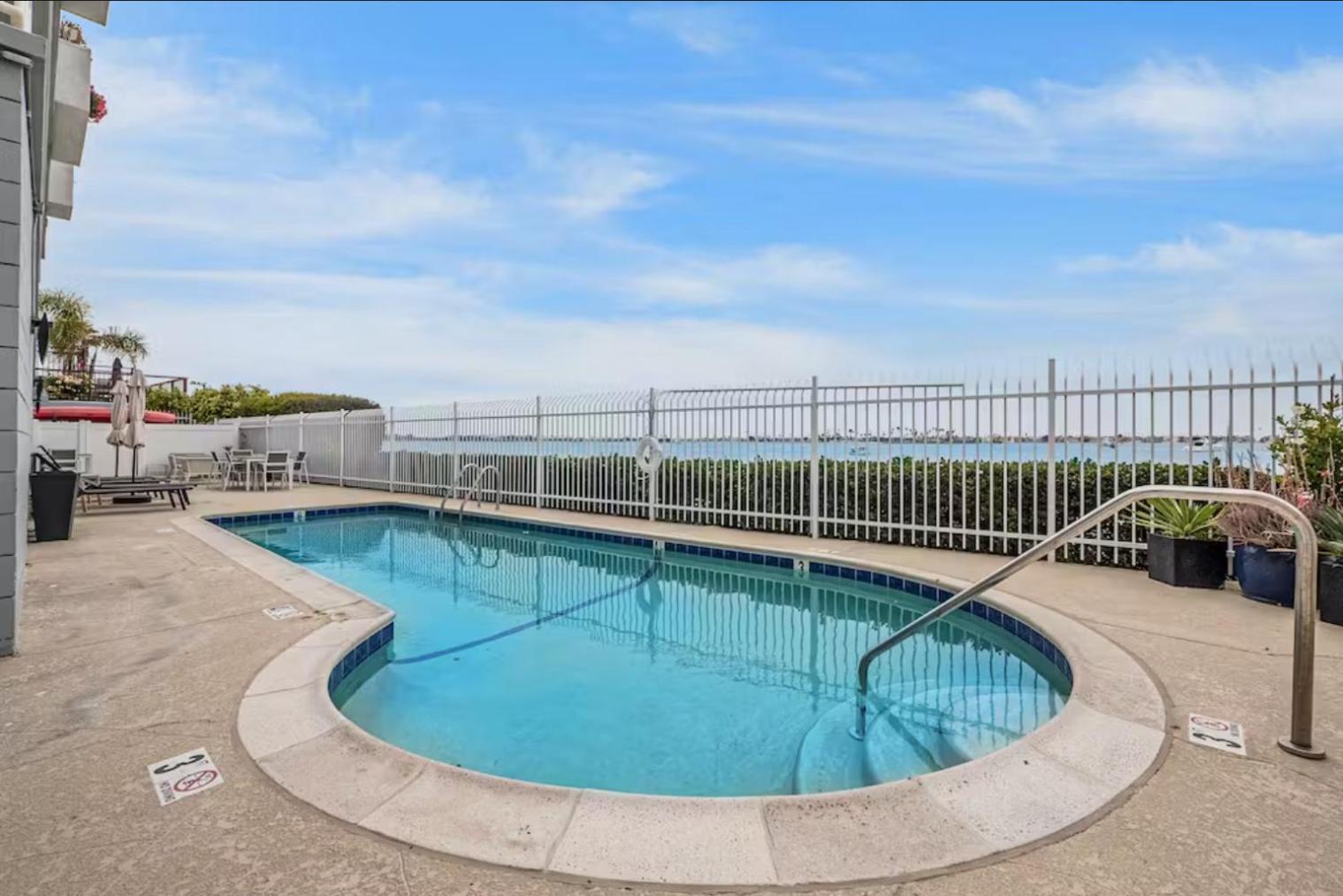 R3850 - Riviera Bay Dreams *